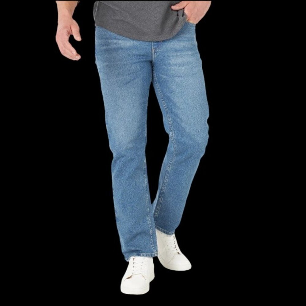 Wrangler Men's Relaxed Fit Jeans with Flex Blue Light Wash Size 44W x 30L